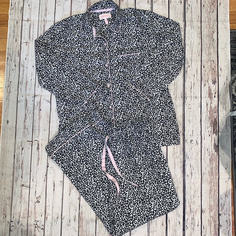 Victoria's Secret Cheetah pajama top and bottom ❗️